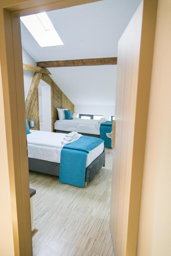 May Residence Dumbravita  Bagian luar foto