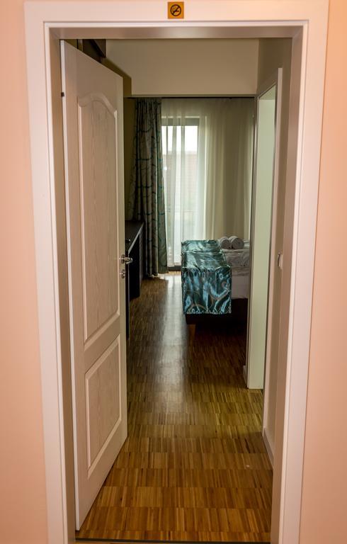 May Residence Dumbravita  Bagian luar foto