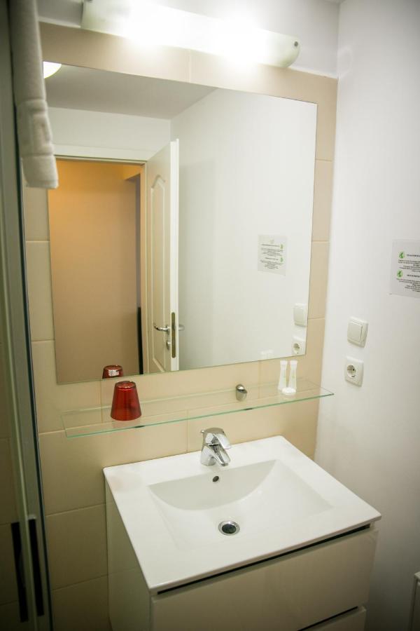 May Residence Dumbravita  Bagian luar foto